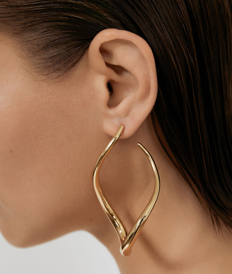 Tulip Chic Twist Hoop Earring