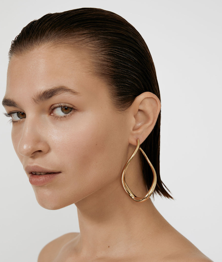 Tulip Chic Twist Hoop Earring