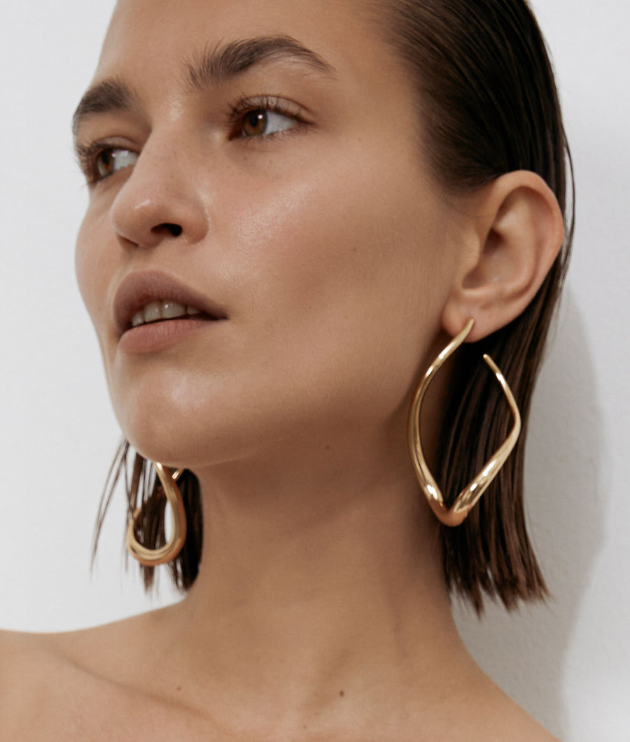 Tulip Chic Twist Hoop Earring