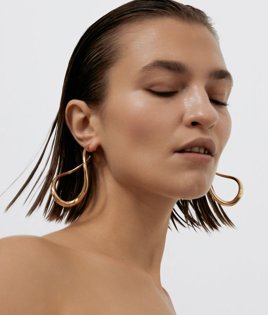 Tulip Chic Twist Hoop Earring