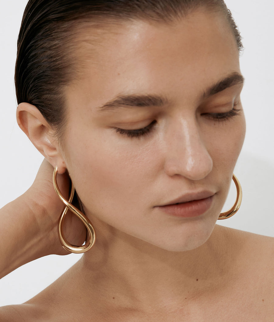 Tulip Chic Twist Hoop Earring