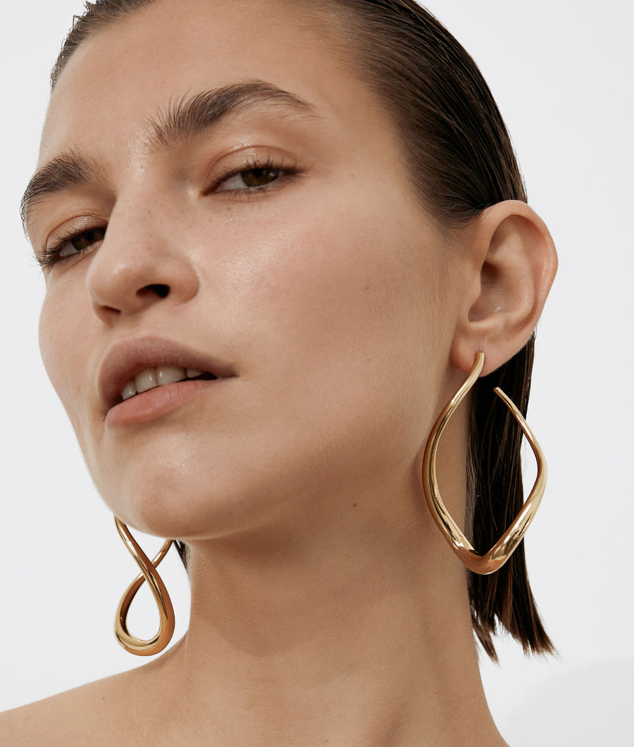 Tulip Chic Twist Hoop Earring